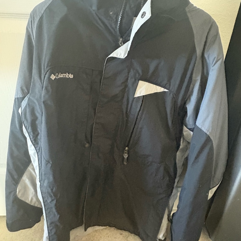 Columbia Men's Black and Gray Performance Jacket